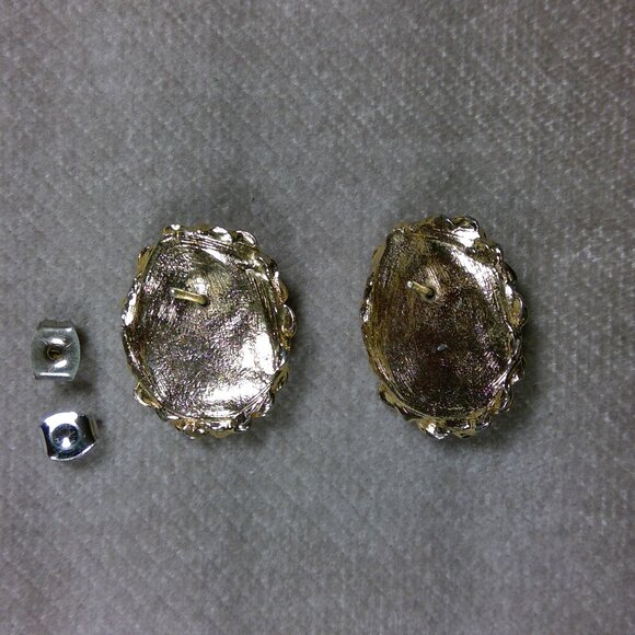 Gold color cream pearl like stone earrings pair - Picture 2 of 3